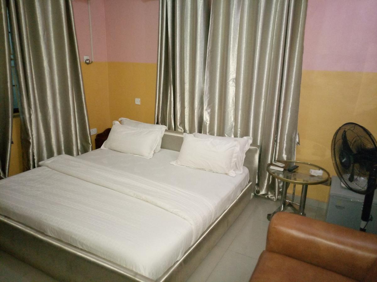 Glorious Hotel & Suites Ikotun Экстерьер фото