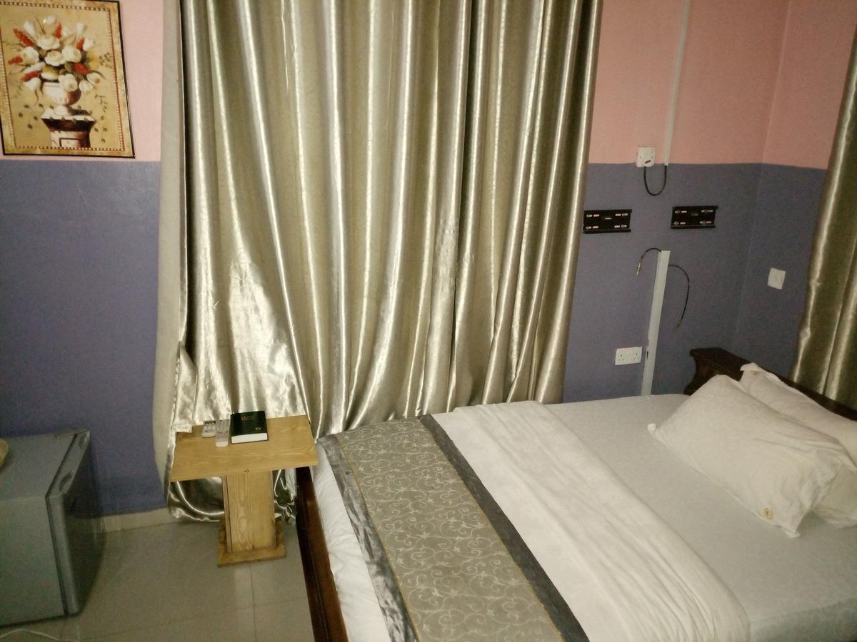 Glorious Hotel & Suites Ikotun Экстерьер фото