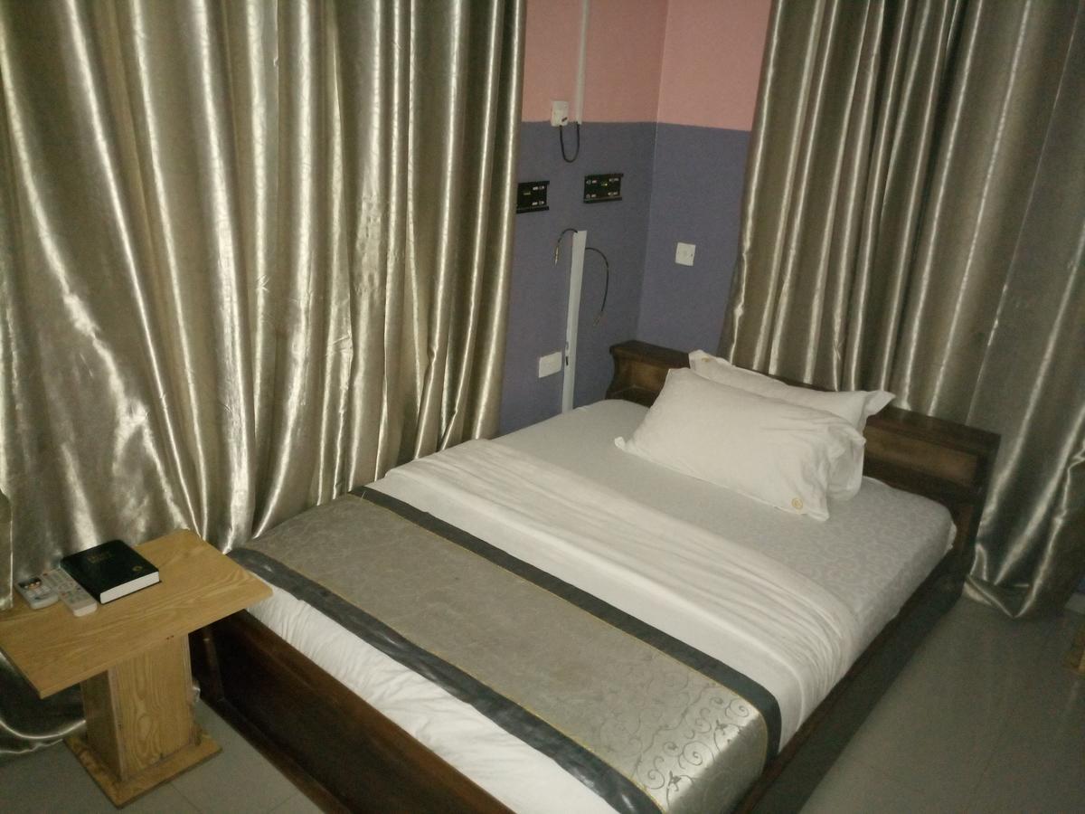 Glorious Hotel & Suites Ikotun Экстерьер фото